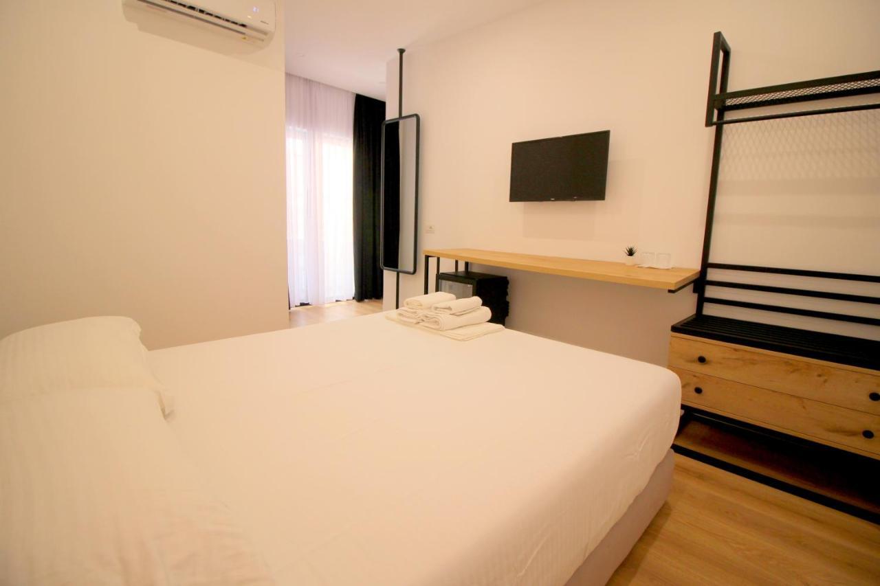Hotel Qurku 2 Sarande Bagian luar foto