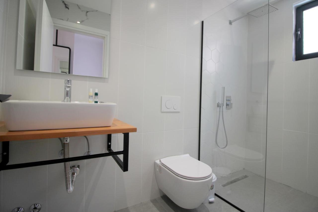Hotel Qurku 2 Sarande Bagian luar foto