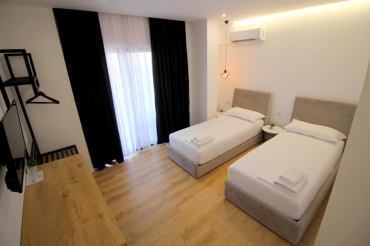 Hotel Qurku 2 Sarande Bagian luar foto