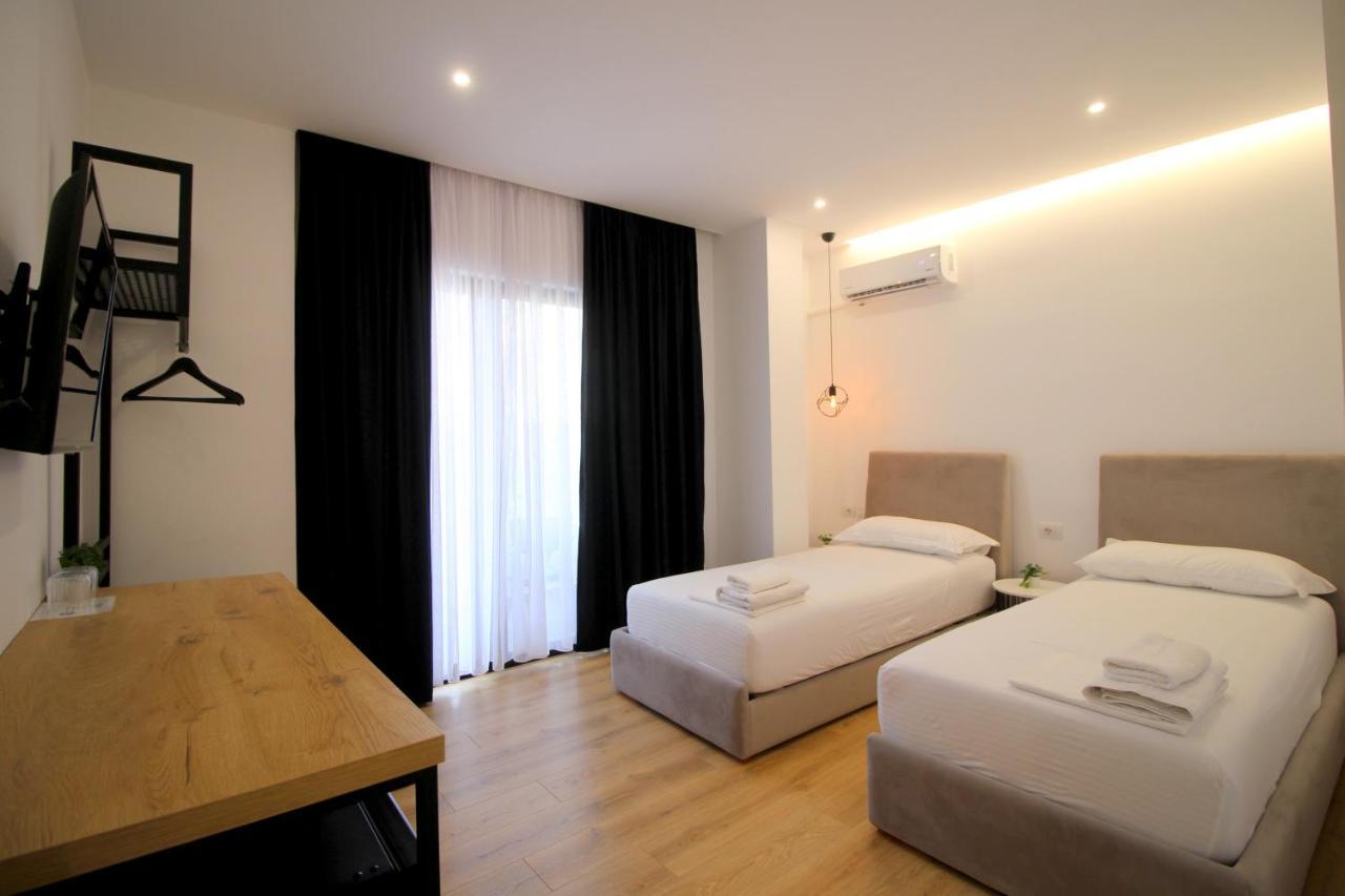 Hotel Qurku 2 Sarande Bagian luar foto